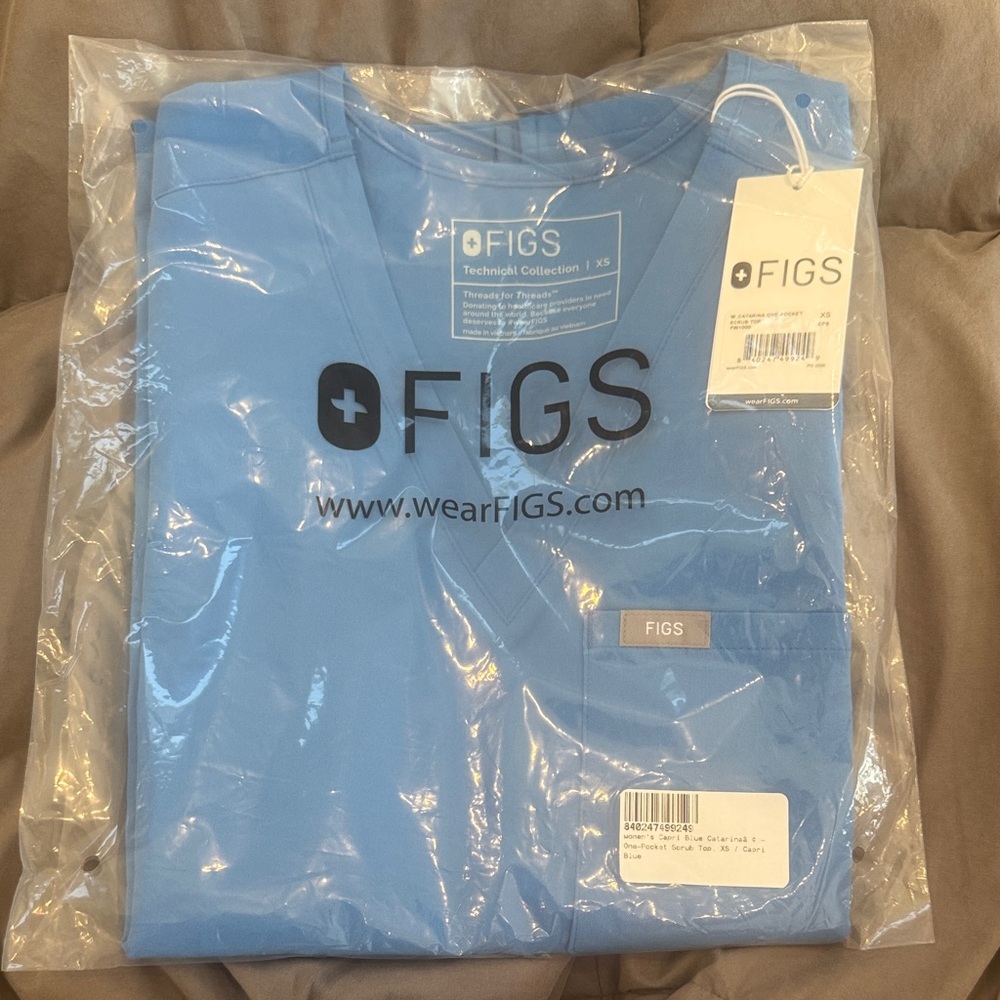 FIGS Women V-Neck Scrub Top one pocket, Catarina- Capri Blue XS